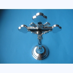 Krzyż metalowy stojący tradycyjny kolor srebrny 19 cm 